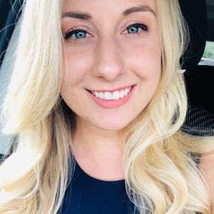 Meet your Posher, Adrienne